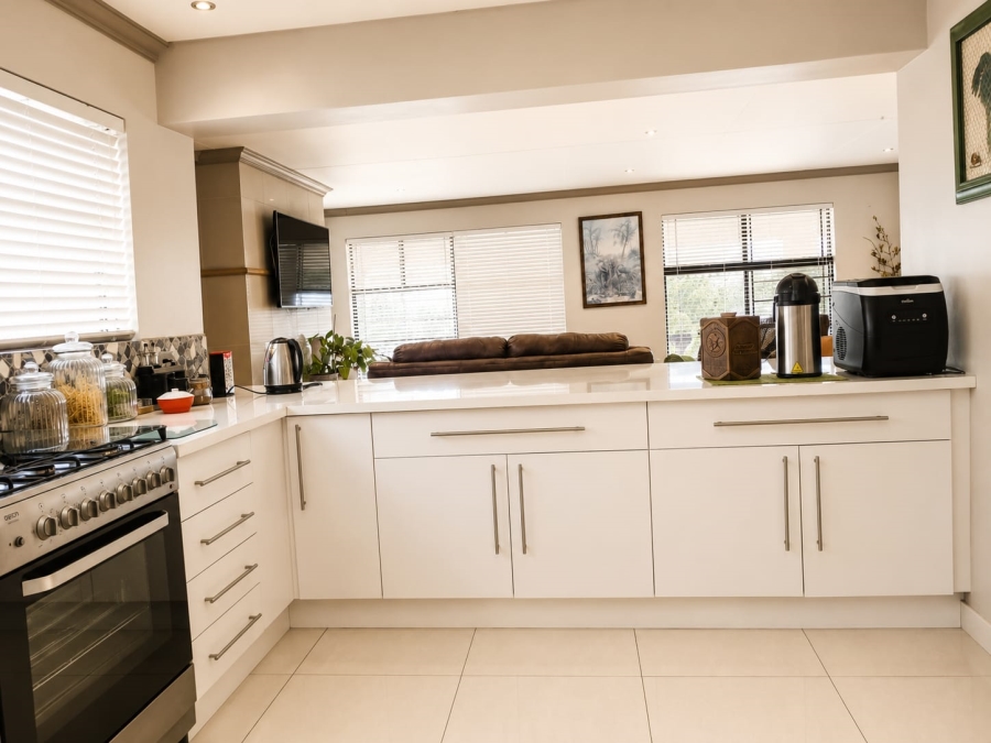 3 Bedroom Property for Sale in Reebok Western Cape